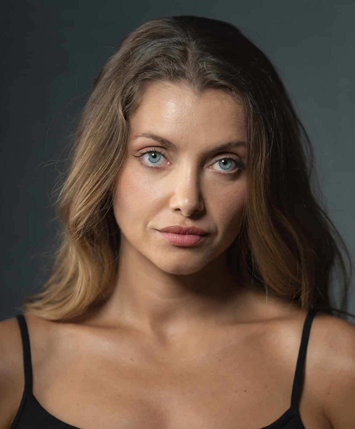 Adriana Salom Única